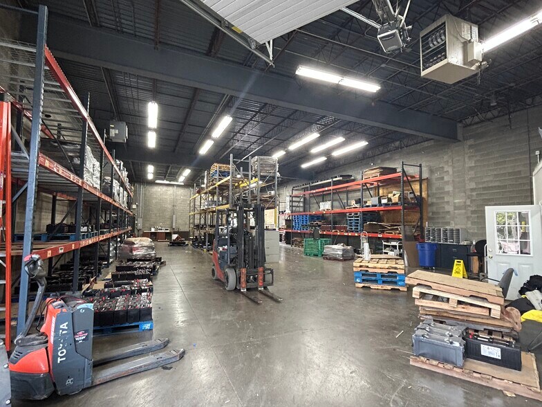 More Photos Of 6050 Wedeking Ave, Evansville Warehouse For Lease