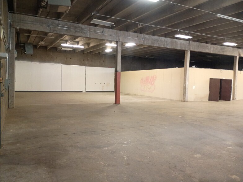 More Photos Of 5740 Logan St, Denver Warehouse For Lease