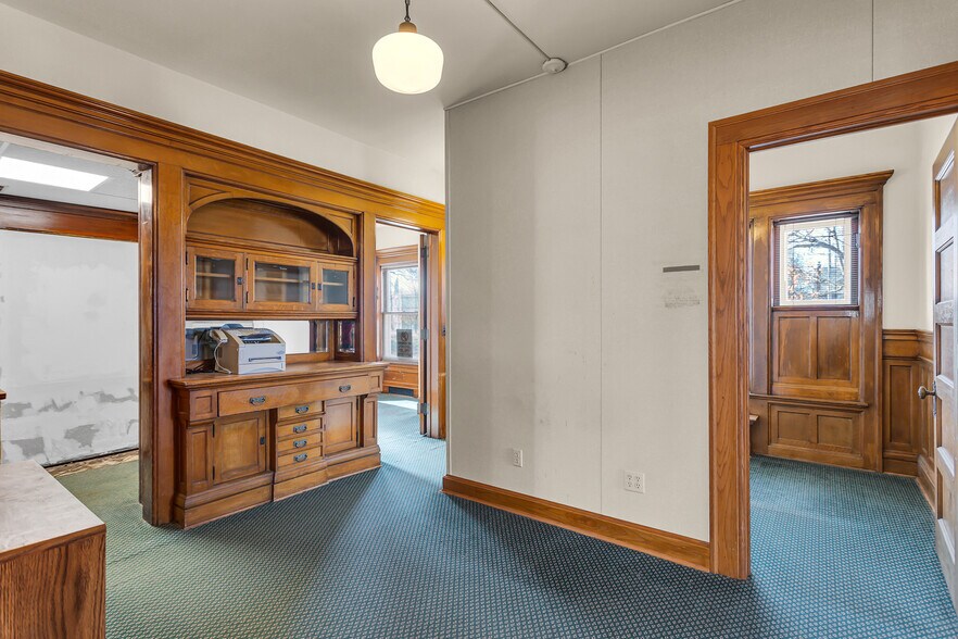 More Photos Of 601 S Jackson St, Jackson Office For Sale