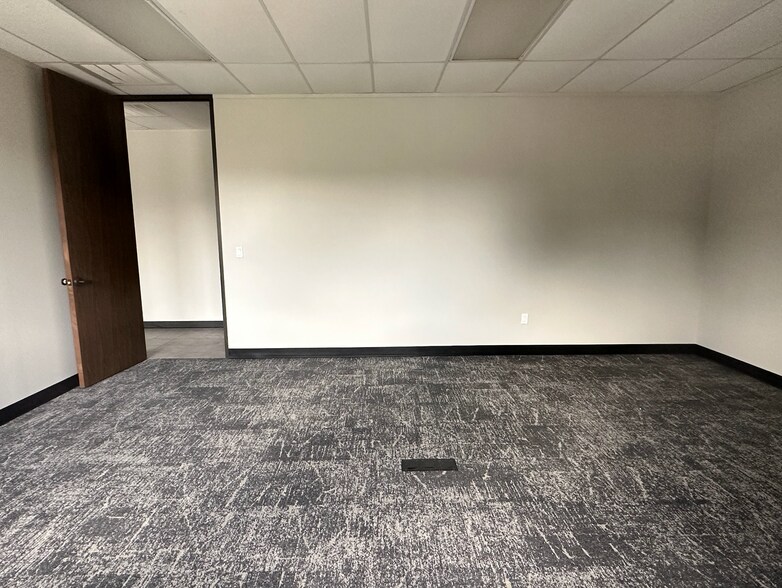 More Photos Of 6770 Bourgeois Rd, Houston Warehouse For Lease