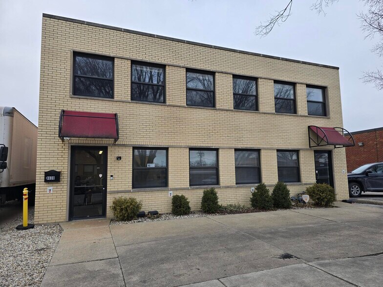 More Photos Of 8030 N Lawndale Ave, Skokie Warehouse For Sale