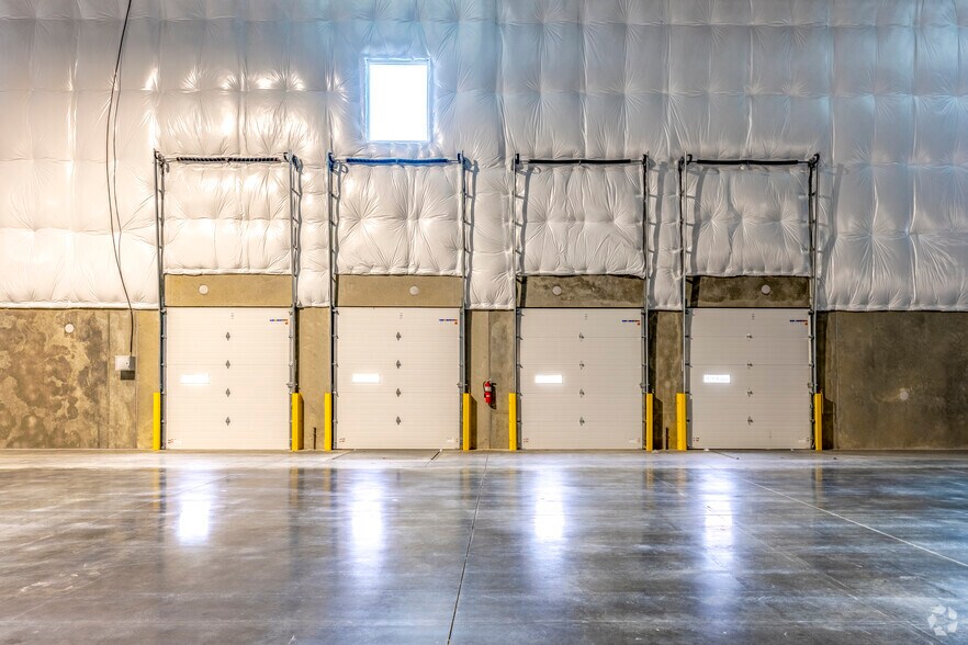 More Photos Of 6401 Foxley Rd, Upper Marlboro Distribution For Lease