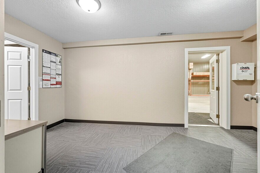 More Photos Of 635 E Business 30, Columbia City Showroom For Sale
