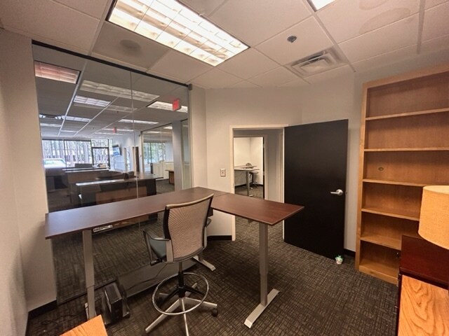 More Photos Of 825 Franklin Ct SE, Marietta Distribution For Lease