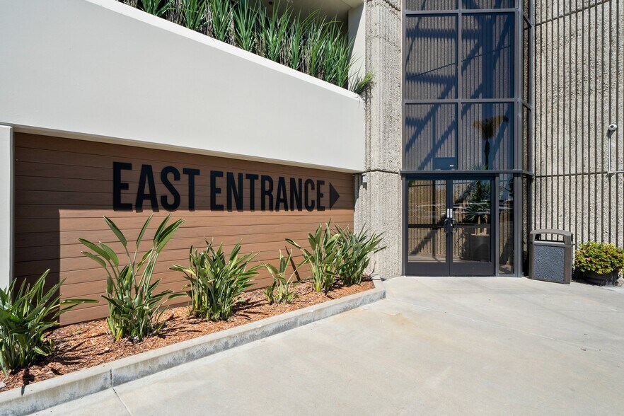 More Photos Of 2151 Michelson Dr, Irvine Office For Lease