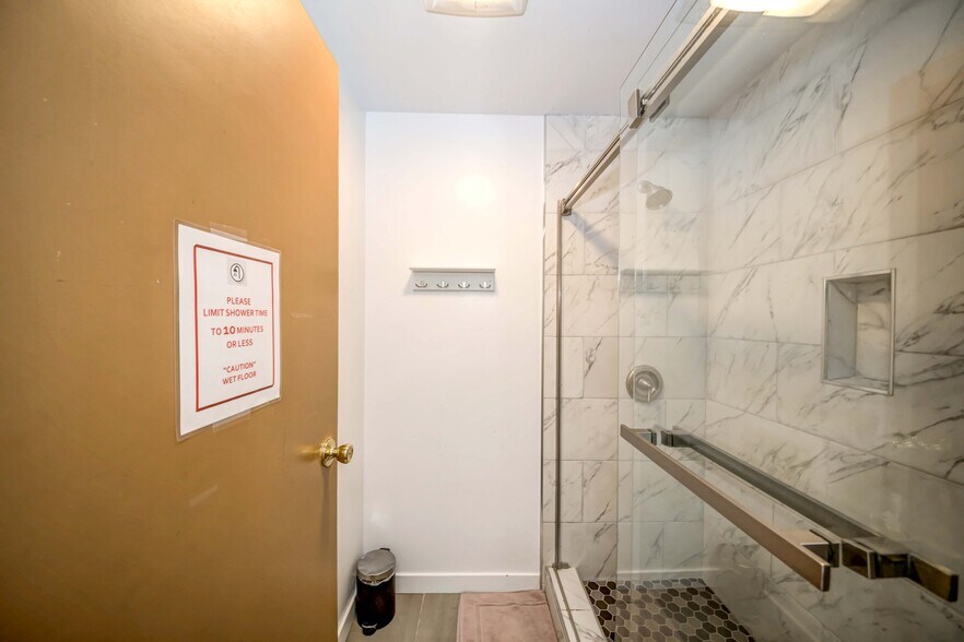 More Photos Of 325-329 E 1st St, Los Angeles Hotel For Sale