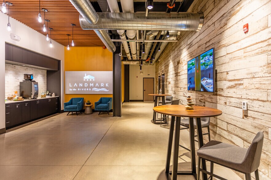 More Photos Of 525 2nd St, La Crosse Unknown For Lease