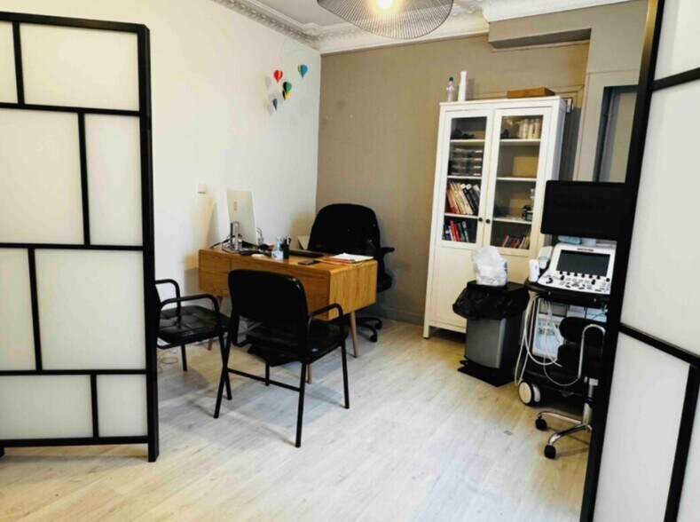 More Photos Of 11 Rue De La Glacière, Paris Office For Sale
