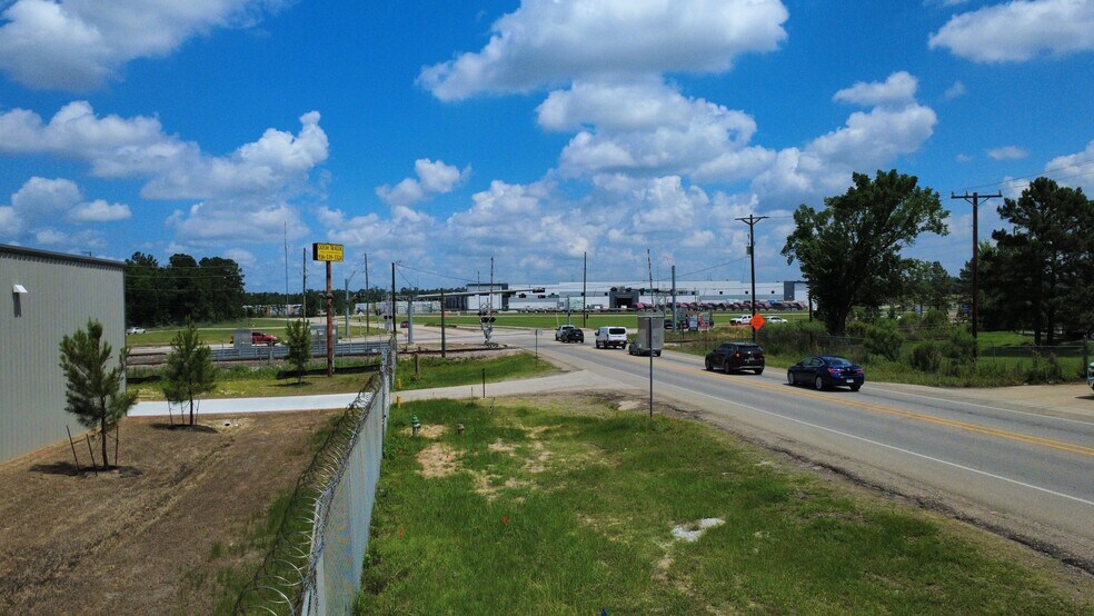 More Photos Of 200 Porter Rd, Conroe Unknown For Lease