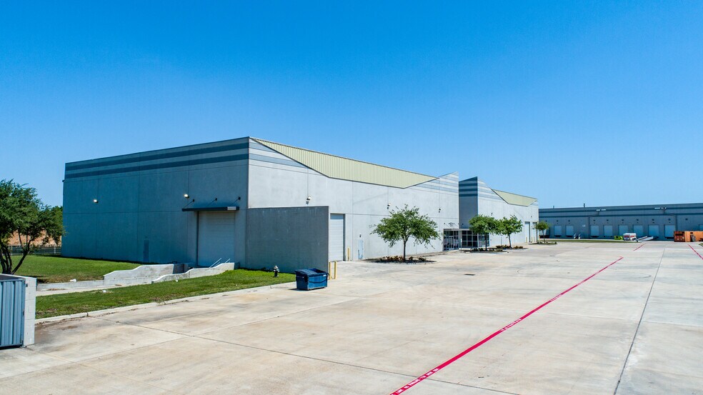 More Photos Of 1511 Industrial Dr, Missouri City Warehouse For Lease