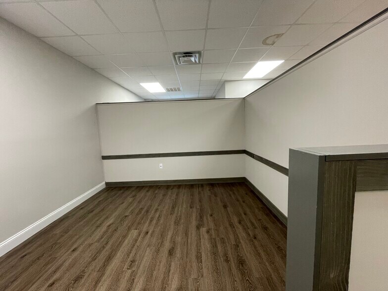 More Photos Of 4529-4525 S Amherst Hwy, Madison Heights Storefront For Lease