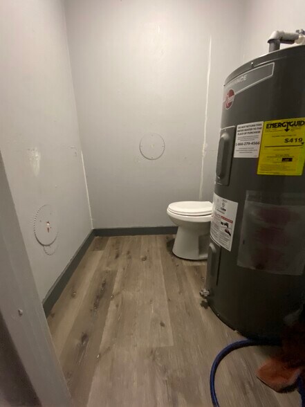 More Photos Of 8212 N State Highway 19, Trinity Showroom For Lease