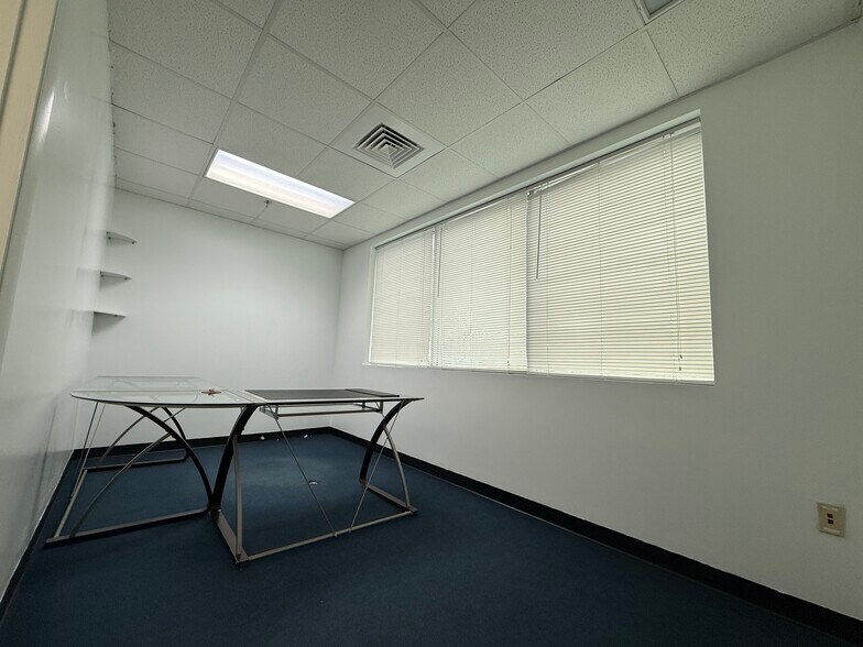 More Photos Of 10501 S Orange Ave, Orlando Light Manufacturing For Lease