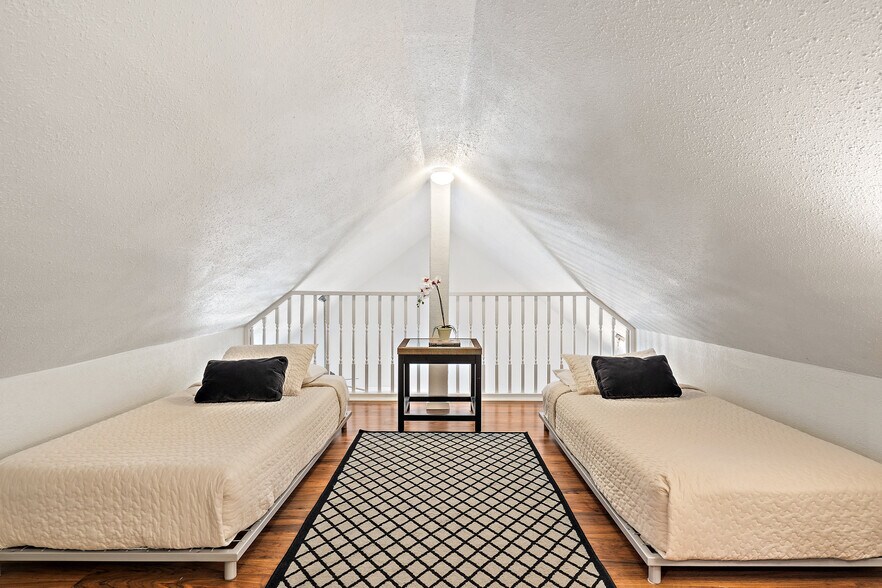 More Photos Of 104 Scudder Ln, Wimberley Hotel For Sale