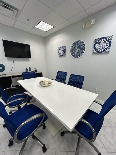 More Photos Of 13538 Village Park Dr, Orlando Office Residential For Lease