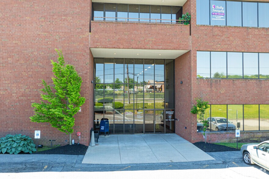 More Photos Of 100 Milk St, Methuen Medical For Lease