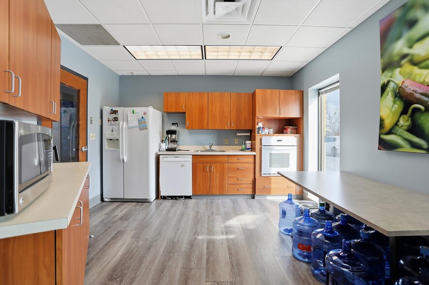 More Photos Of 8770 Purdue Rd, Indianapolis Office For Sale