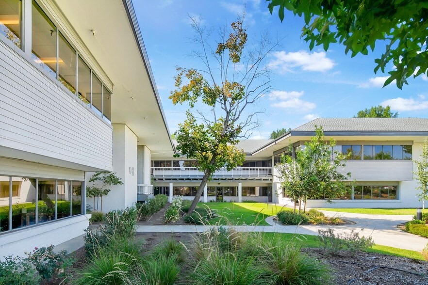 More Photos Of 5500 Ming Ave, Bakersfield Unknown For Lease