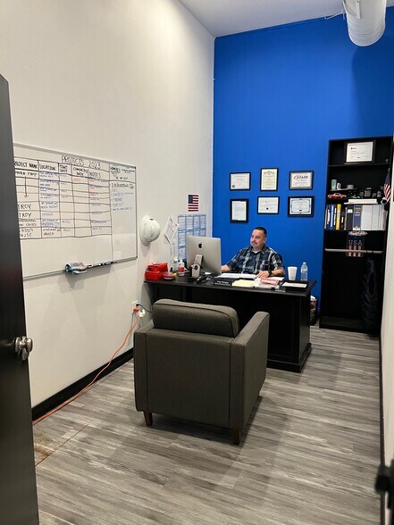 More Photos Of 9121 Woodman Ave, Arleta Storefront Retail Office For Sale