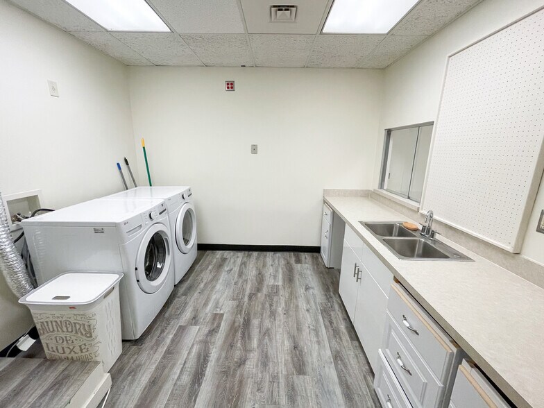 More Photos Of 4820 S Arrowhead Dr, Independence Medical For Lease