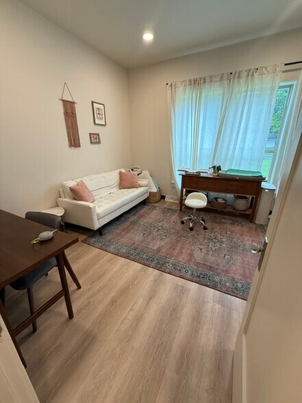More Photos Of 2117 S Stewart Ave, Springfield General Retail For Sale