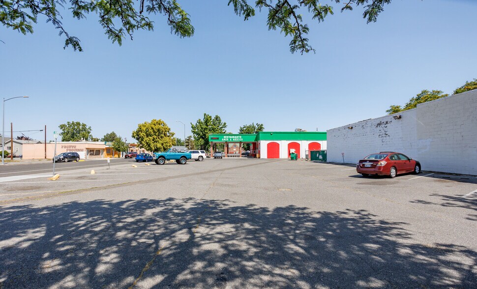 More Photos Of 528 W Clark St, Pasco Restaurant For Sale
