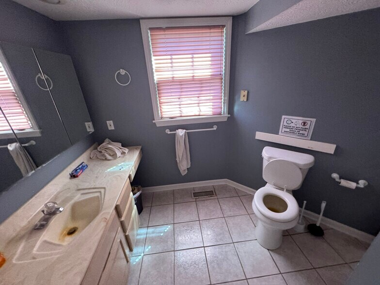 More Photos Of 1173 Manchester Ave SW, North Lawrence Office Residential For Sale