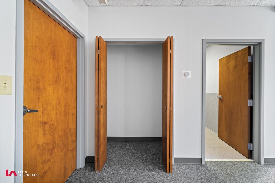 More Photos Of 4240 Industrial Center Ln, Acworth Warehouse For Sale