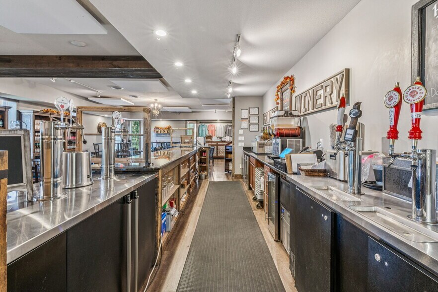 More Photos Of 1720 North Ridge Rd, Findlay General Retail For Sale