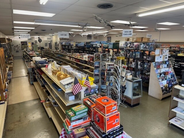 More Photos Of 7547 Williamson Rd, Hollins Storefront For Lease