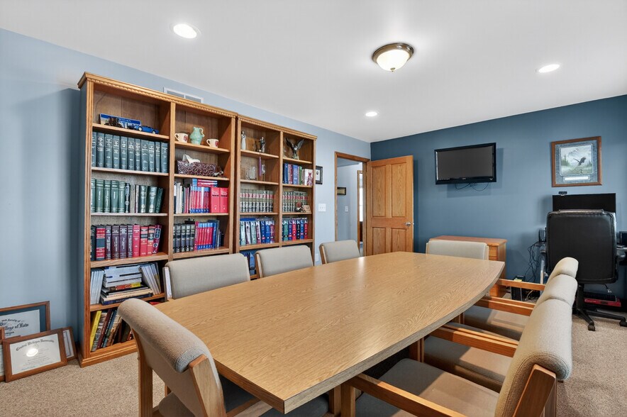 More Photos Of 175 2nd St, Belleville Office For Sale
