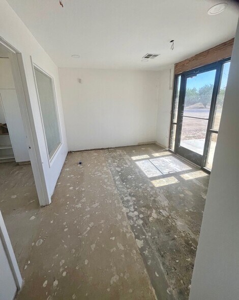 More Photos Of 1270 E Riverside St, Shafter Service For Sale