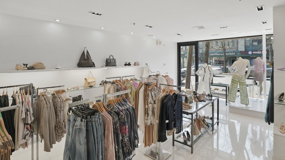 More Photos Of 63 Middle Neck Rd, Great Neck Storefront Retail Office For Sale