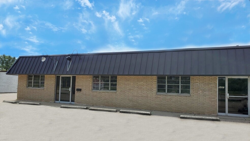 Primary Photo Of 6491-6497 Proprietors Rd, Worthington Warehouse For Lease