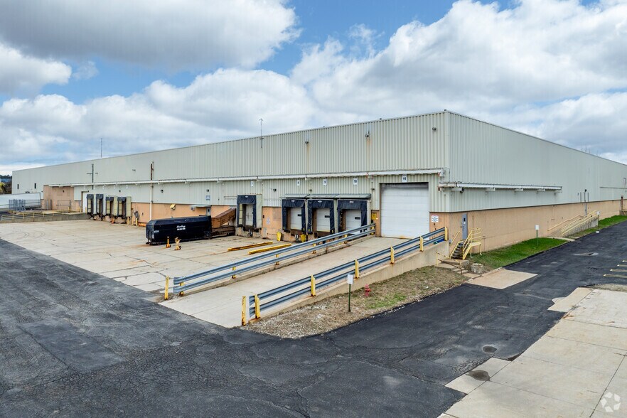 More Photos Of 3800 Lapeer Rd, Auburn Hills Manufacturing For Lease