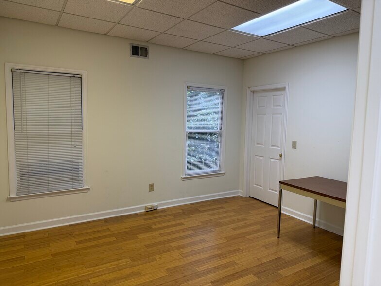 More Photos Of 1060 Cambridge Sq, Alpharetta Office For Lease
