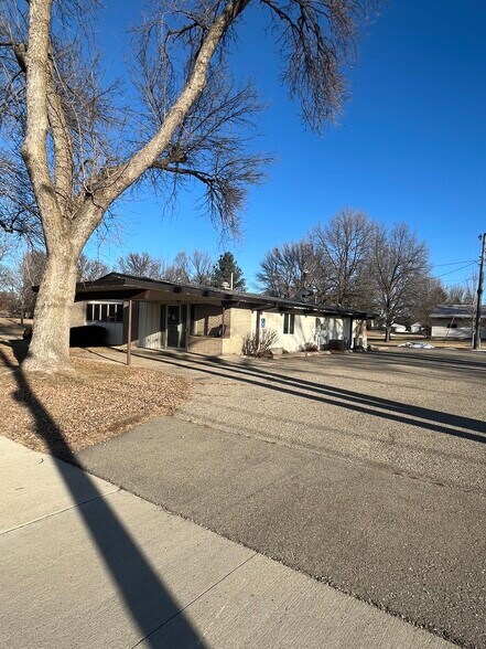 More Photos Of 192 Washington Ave, Alden Office For Sale