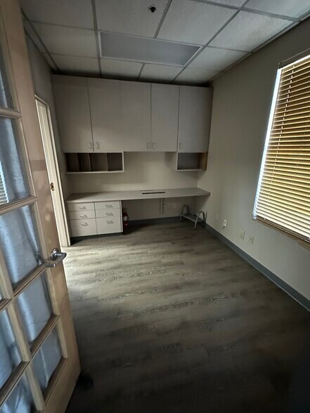 More Photos Of 201 E Orangeburg Ave, Modesto Office For Sale