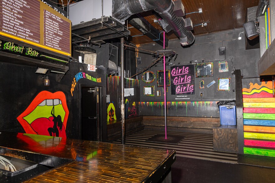 More Photos Of 139 E Hopkins St, San Marcos Bar For Sale