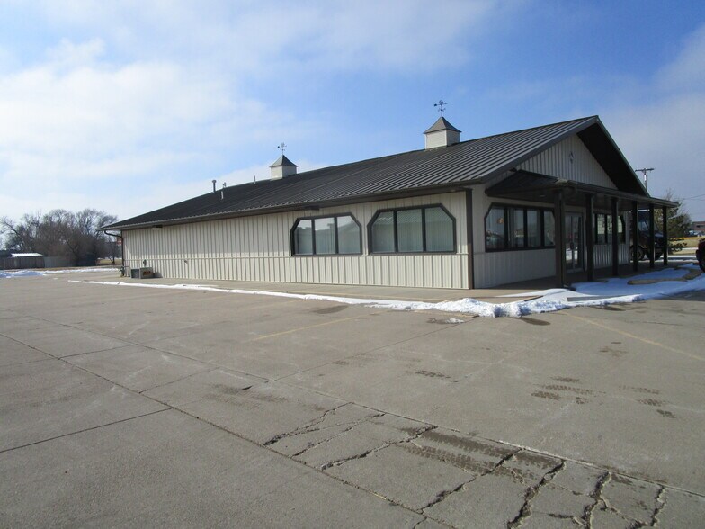 More Photos Of 2006 E Schulman Ave, Garden City General Retail For Lease
