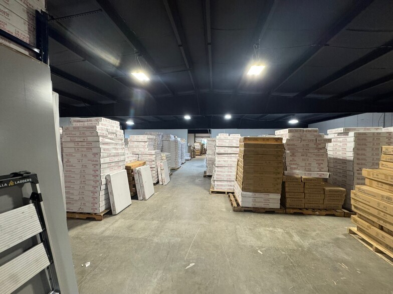 More Photos Of 2103 S 8th St, Rogers Warehouse For Sale