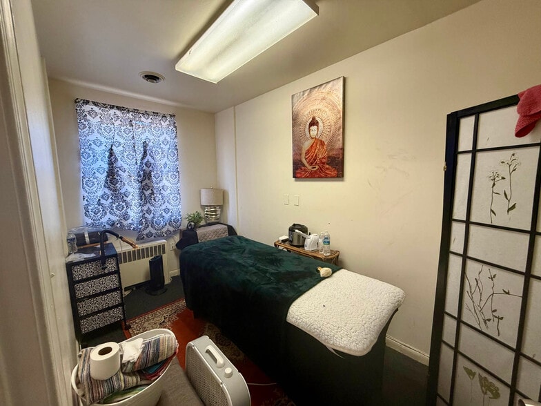 More Photos Of 5209 York Rd, Baltimore Office For Sale