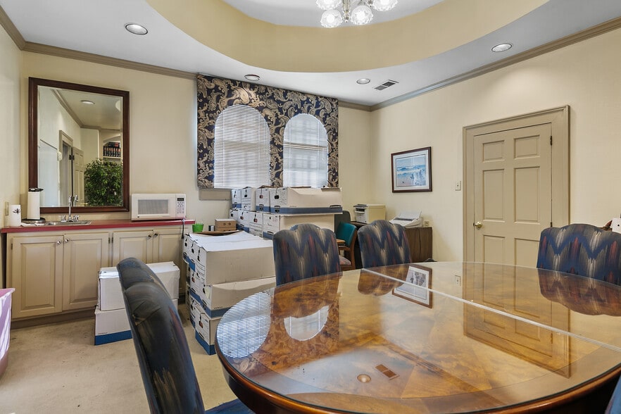 More Photos Of 127 S Cool Spring St, Fayetteville Office For Sale