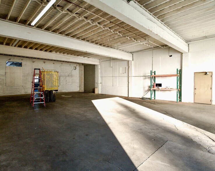 More Photos Of 1105 SE Woodward St, Portland Warehouse For Sale
