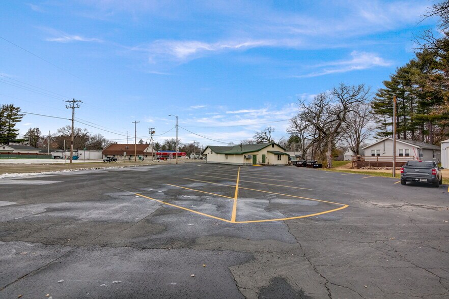 More Photos Of 617 E North St, Poynette Restaurant For Sale