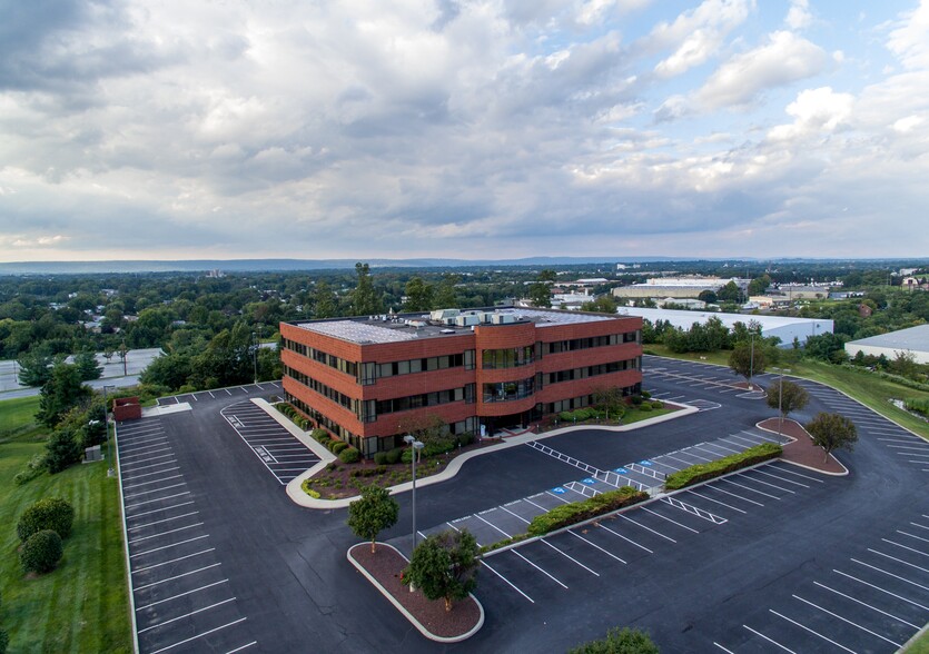More Photos Of 4550 Lena Dr, Mechanicsburg Office For Lease