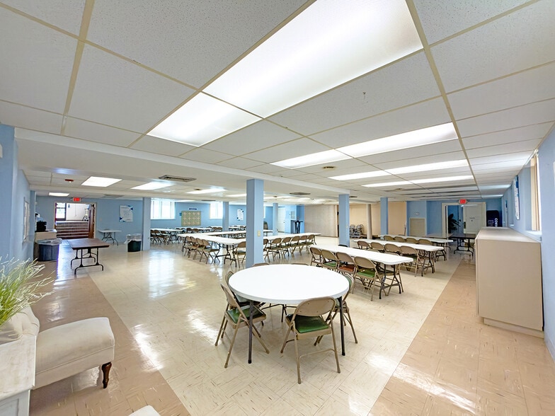 More Photos Of 603 11th St W, Bradenton Religious Facility For Sale