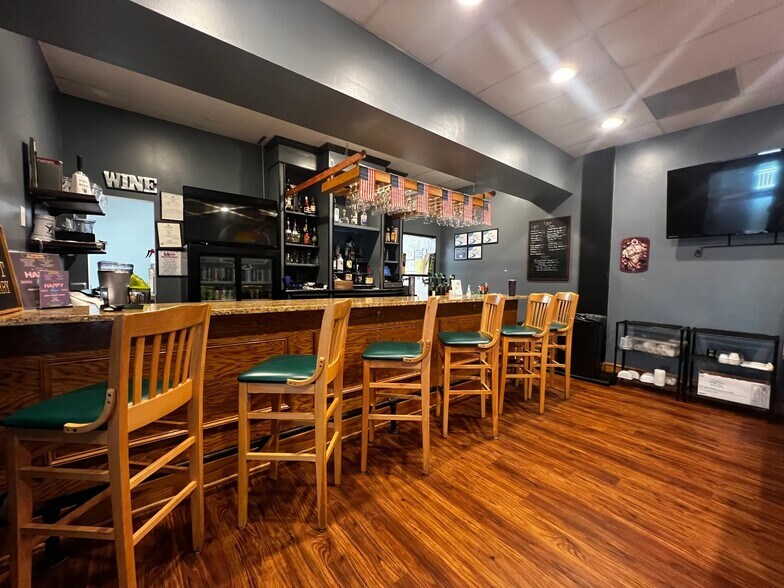 More Photos Of 202 Bow Cv, Stafford Restaurant For Lease