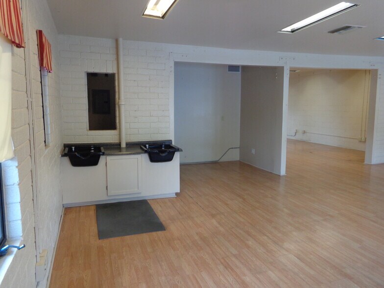 More Photos Of 3536 Foothill Blvd, La Crescenta Freestanding For Lease