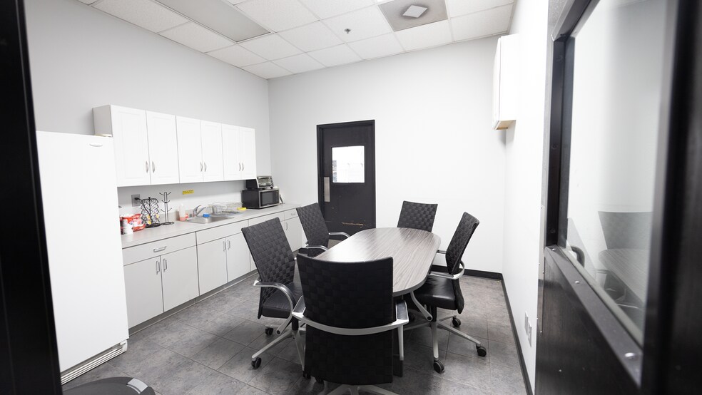 More Photos Of 555 N Main St, Riverside Manufacturing For Sale